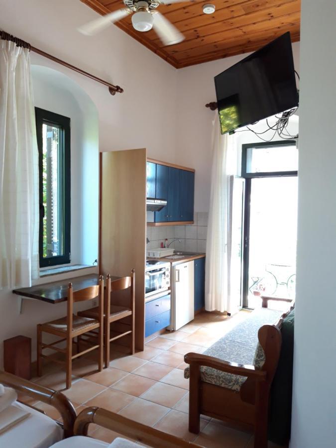 Skardamoula'S Studios And Apartments, 2 Kardhamili Bagian luar foto